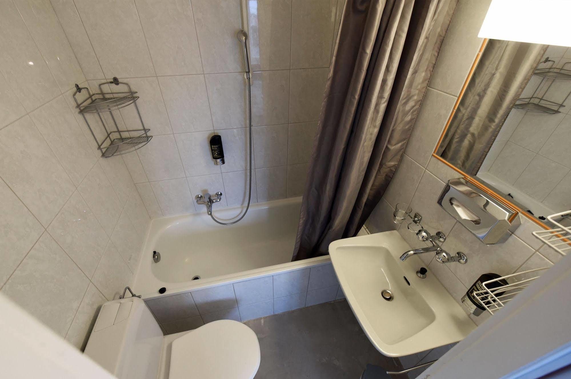 Apartamento Swiss Star California - Self Check-In Zúrich Exterior foto