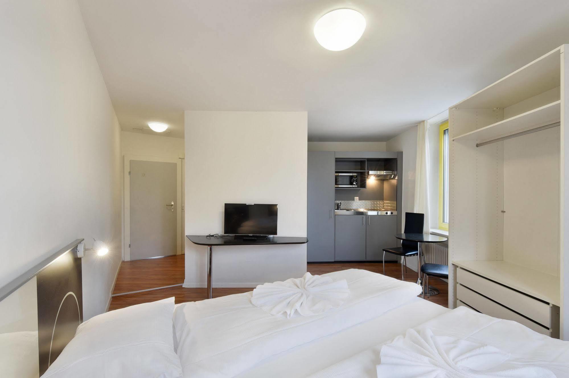 Apartamento Swiss Star California - Self Check-In Zúrich Exterior foto