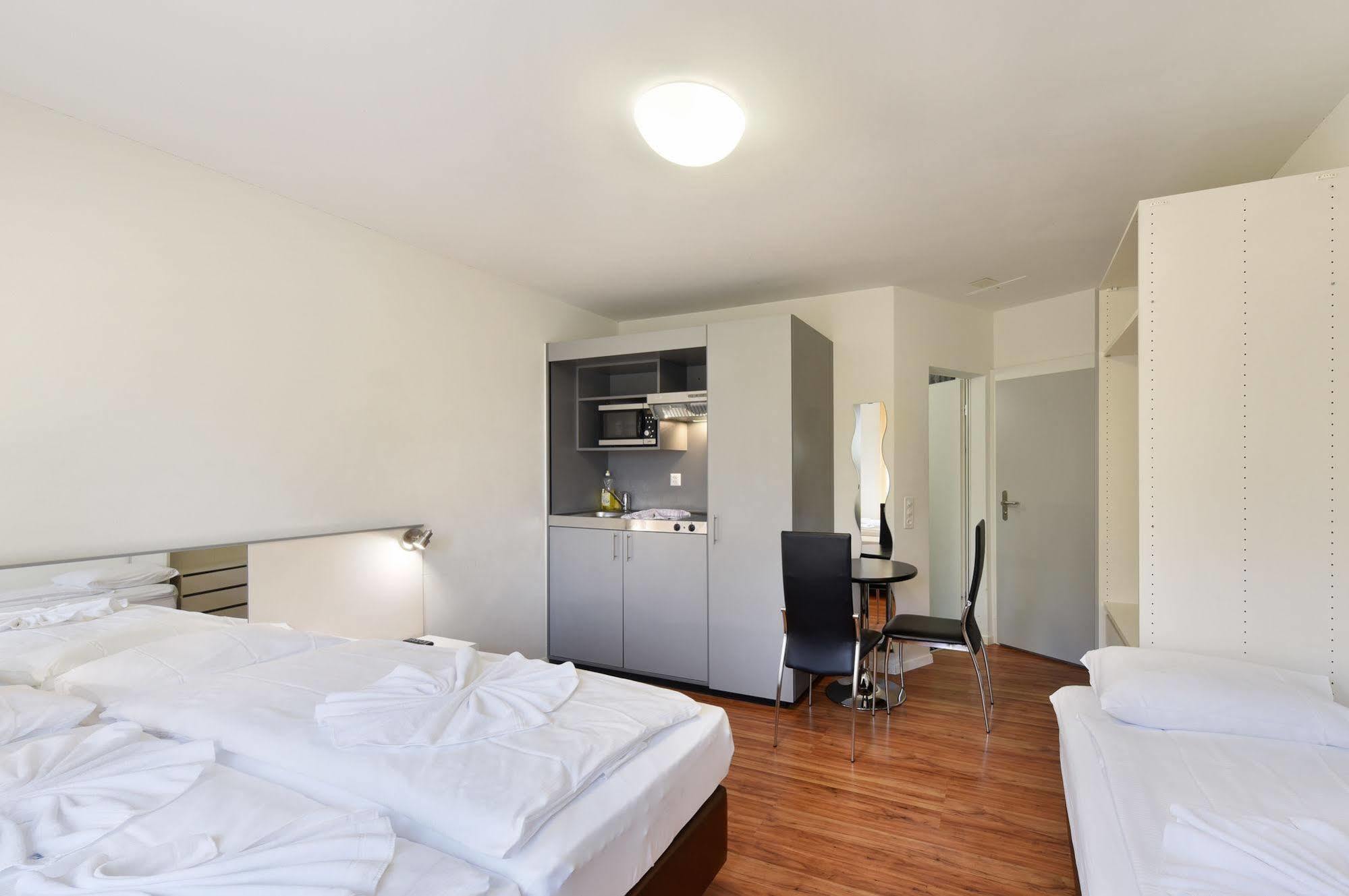 Apartamento Swiss Star California - Self Check-In Zúrich Exterior foto