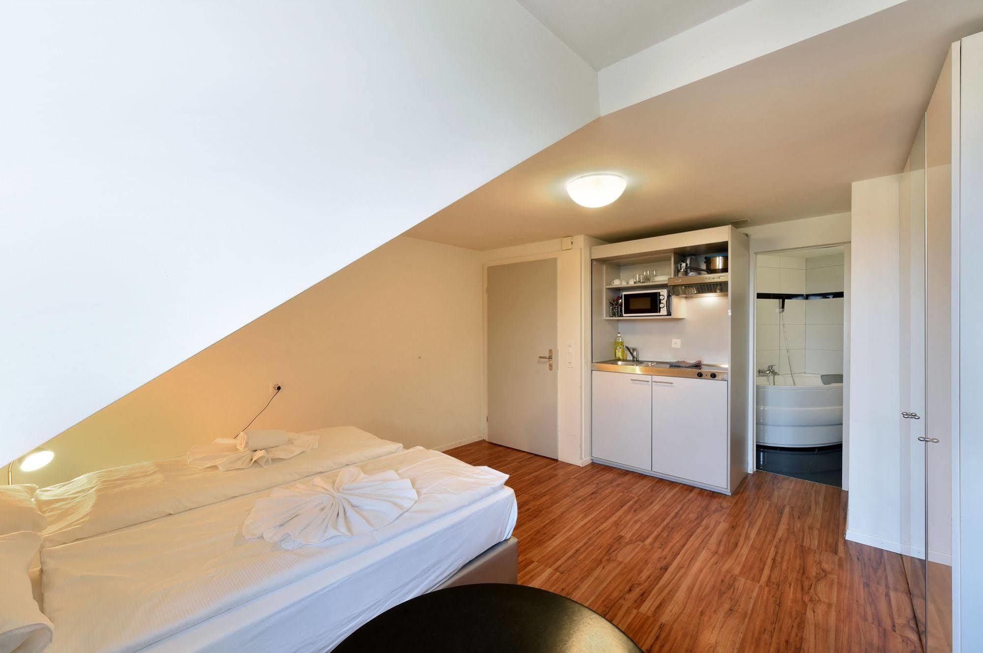 Apartamento Swiss Star California - Self Check-In Zúrich Exterior foto