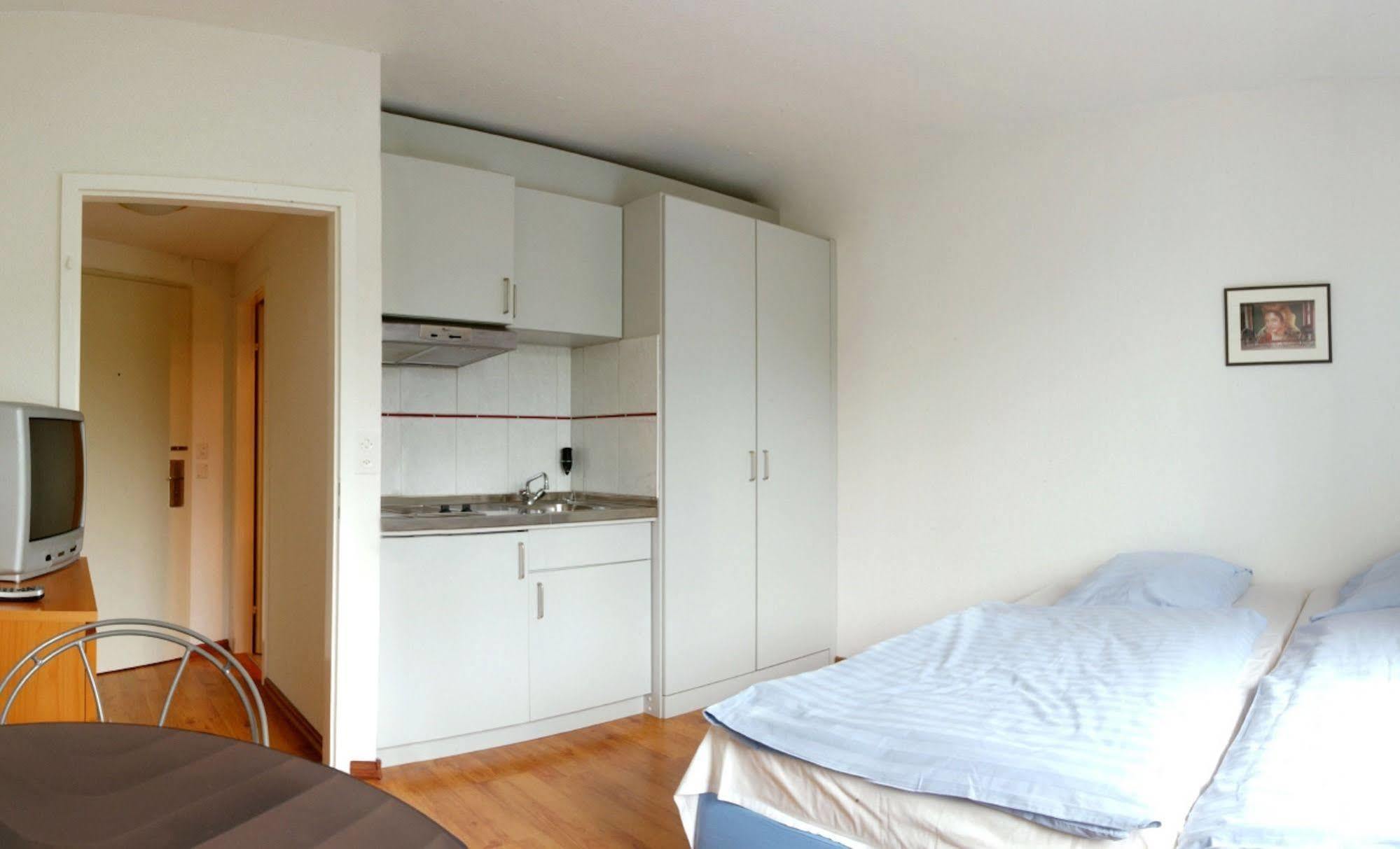 Apartamento Swiss Star California - Self Check-In Zúrich Exterior foto